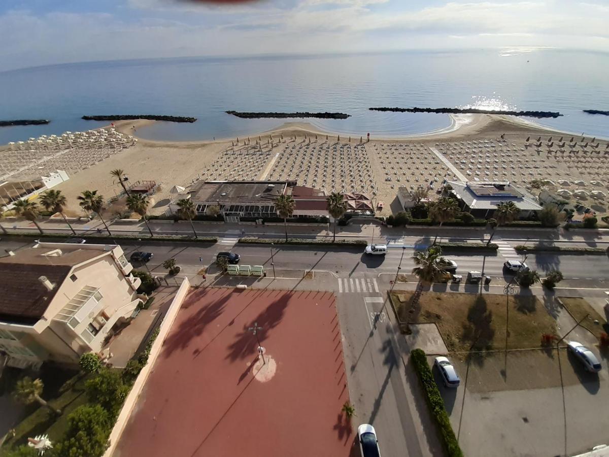 Ferienwohnung La Terrazza Sul Mare Montesilvano Marina Exterior foto